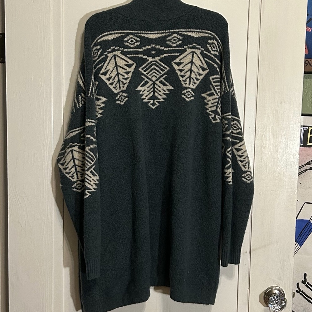 D & Company (denim & company) Long Sleeve Knit Native American print size 1X